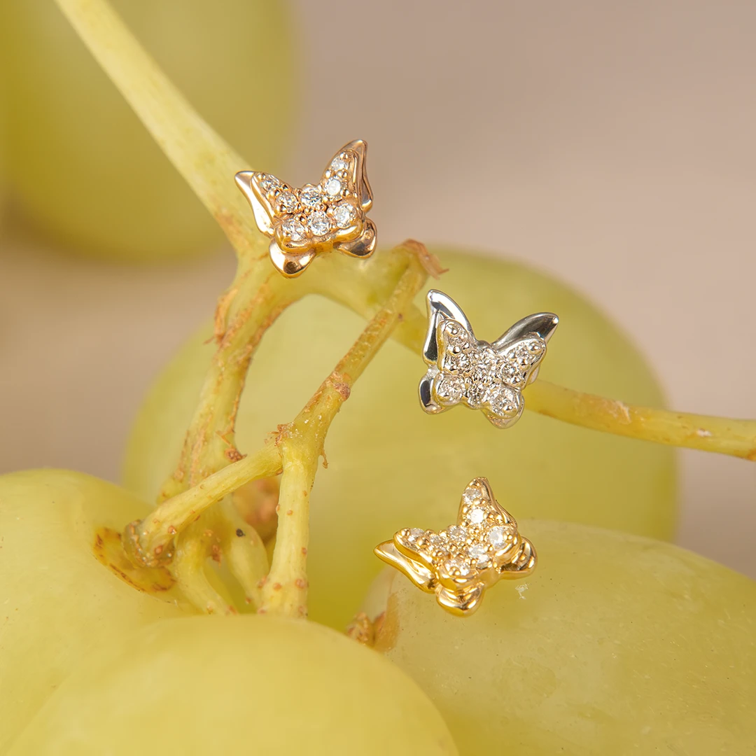 Delicate butterfly diamond flat back